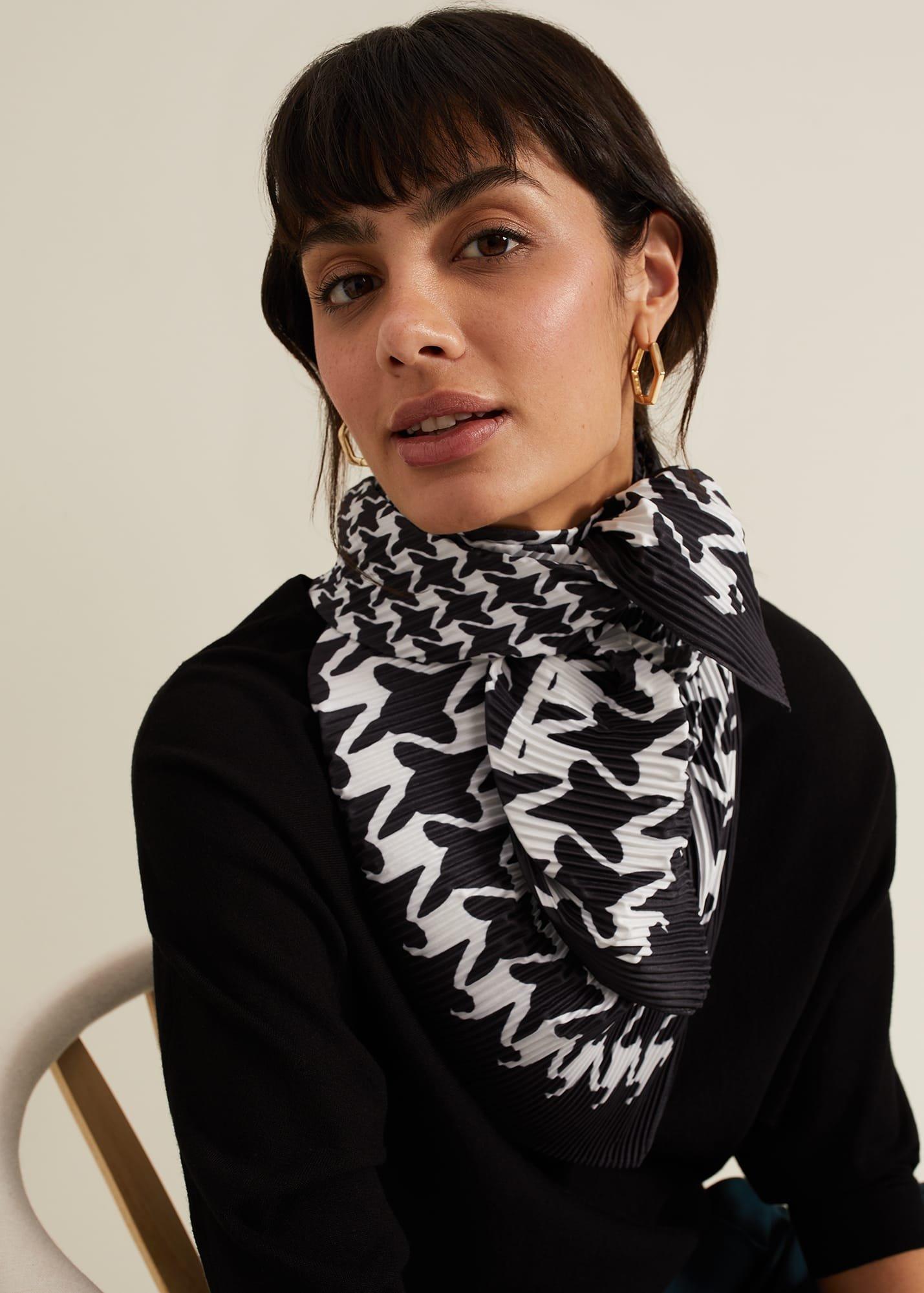 Houndstooth Pleated Scarf
