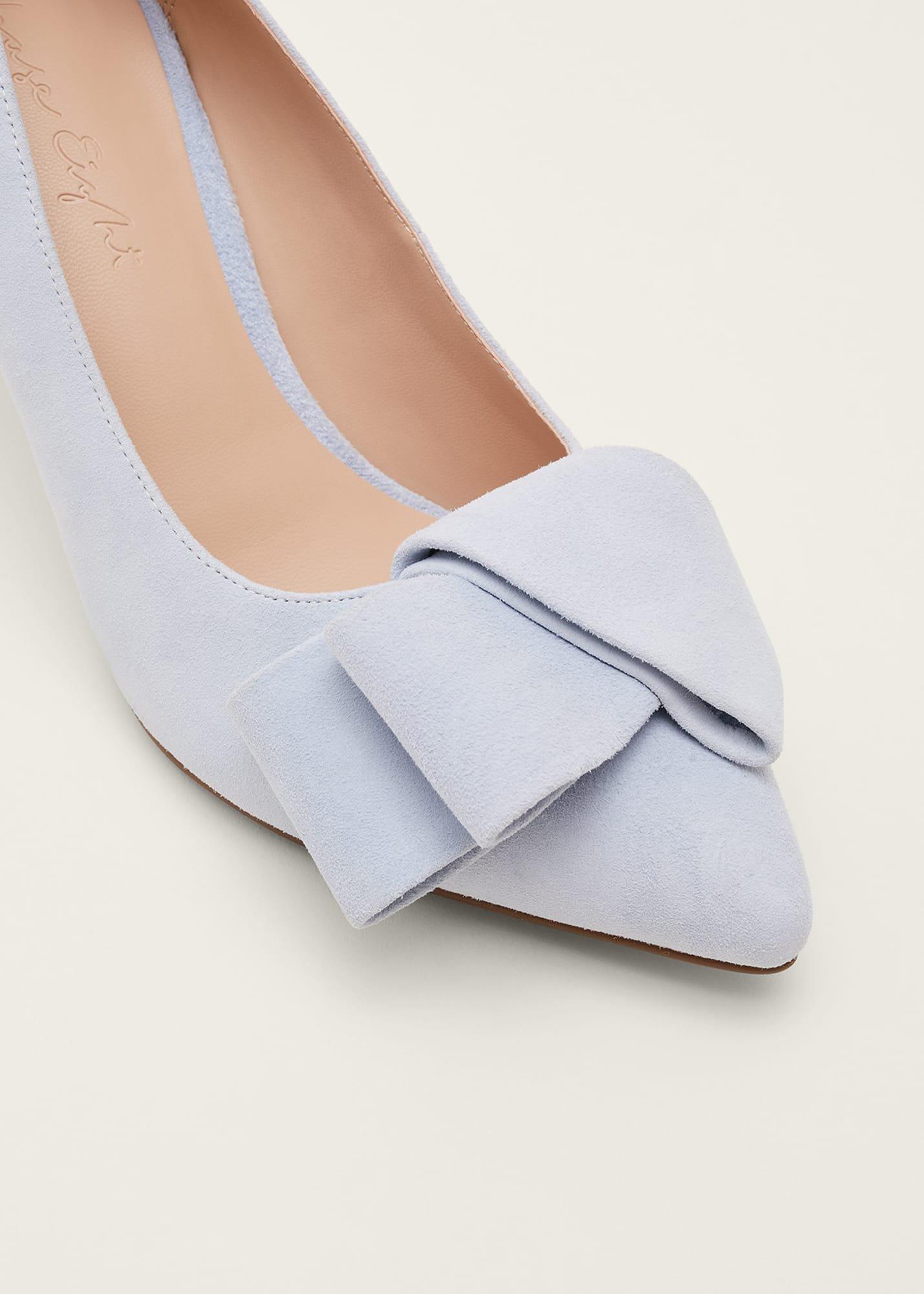 Bow Front Court Shoe