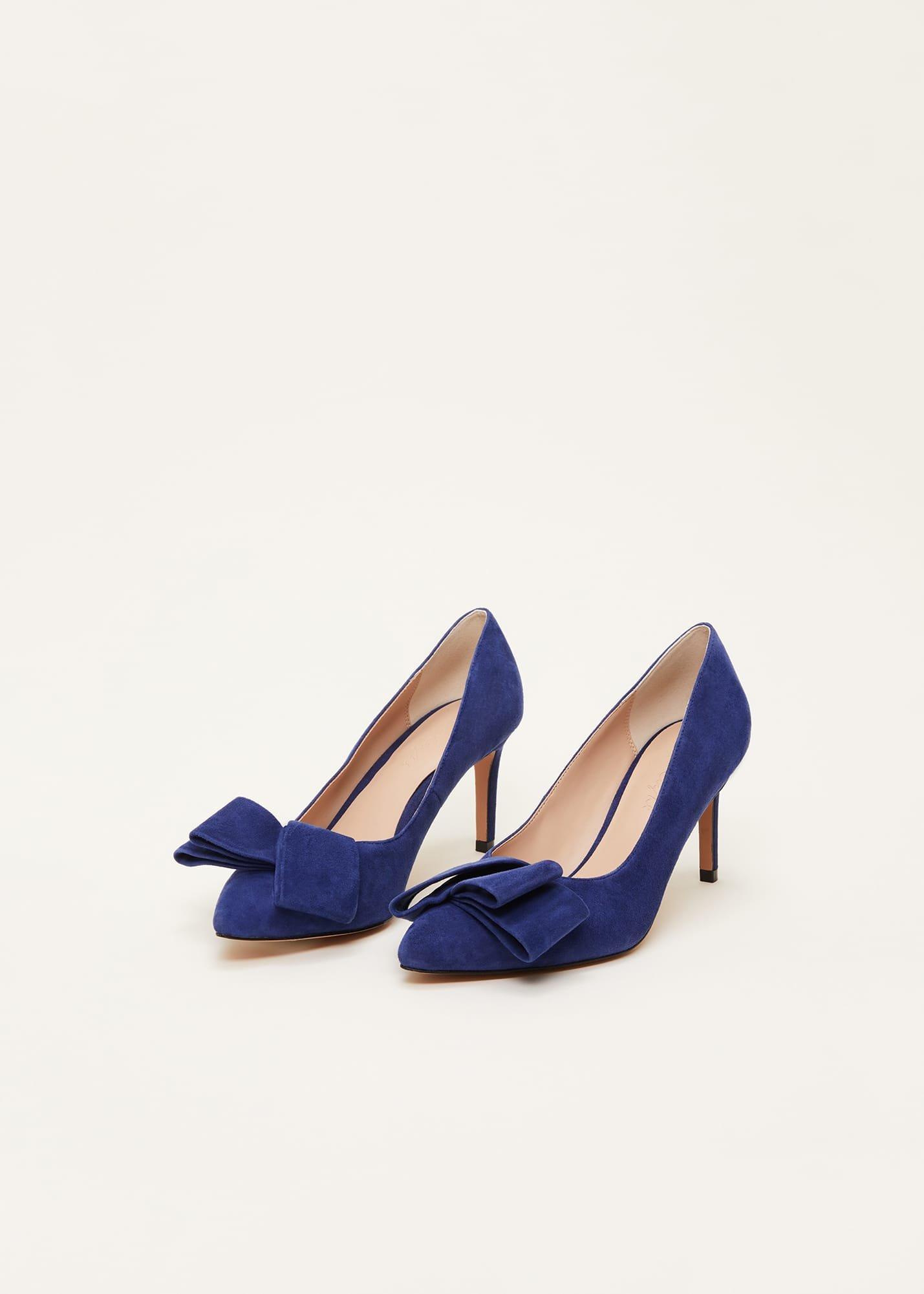 Bow Front Court Shoe