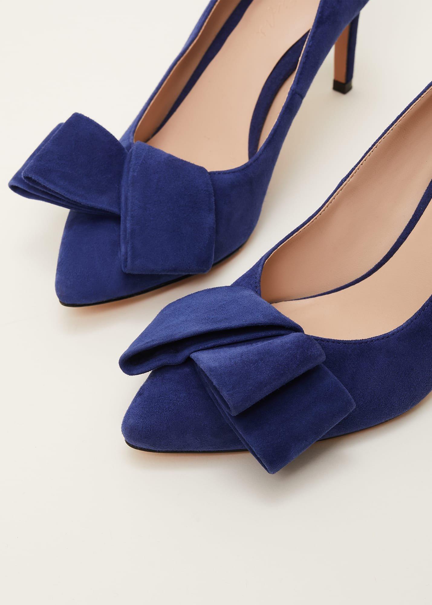 Bow Front Court Shoe