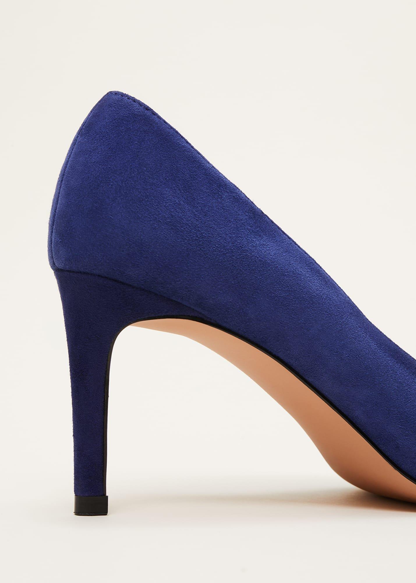 Bow Front Court Shoe