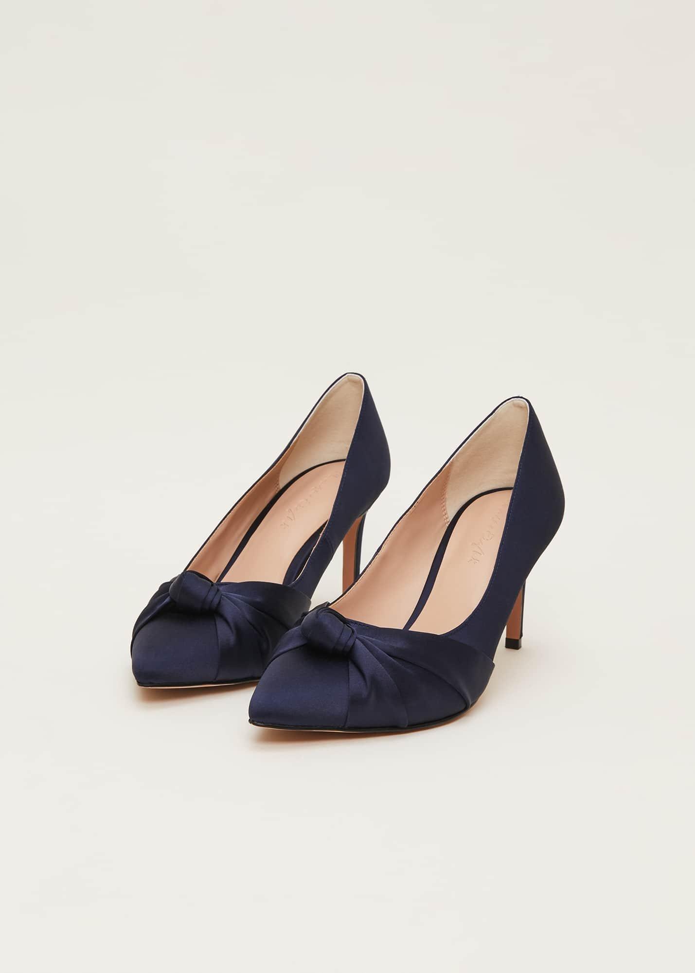 Satin-Pumps mit Zierknoten