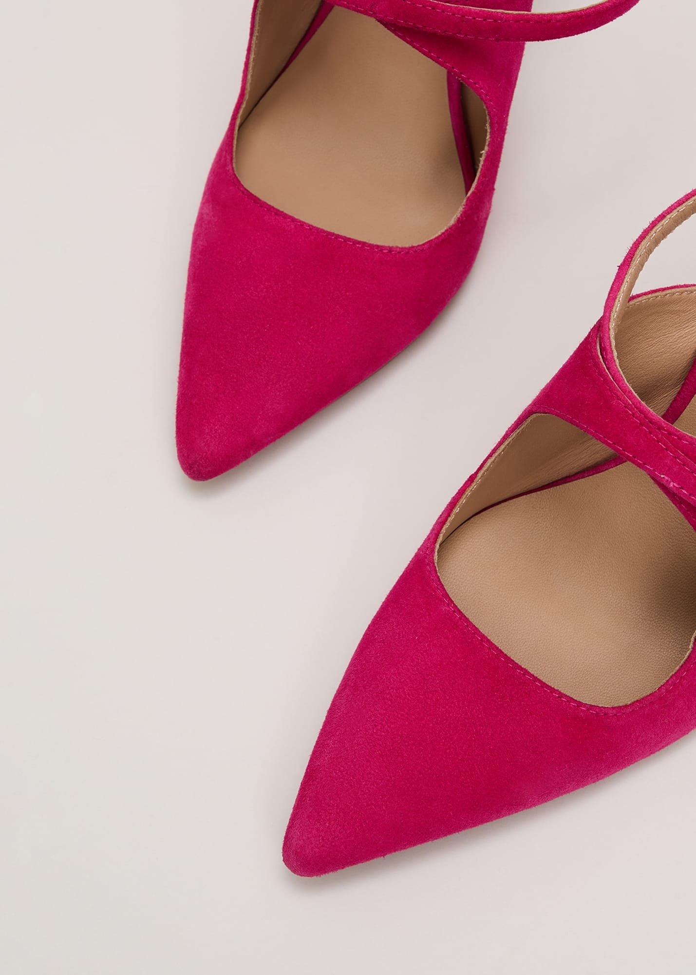 Kn&ouml;chelhohe Schuhe mit &uuml;berkreuzten Riemchen