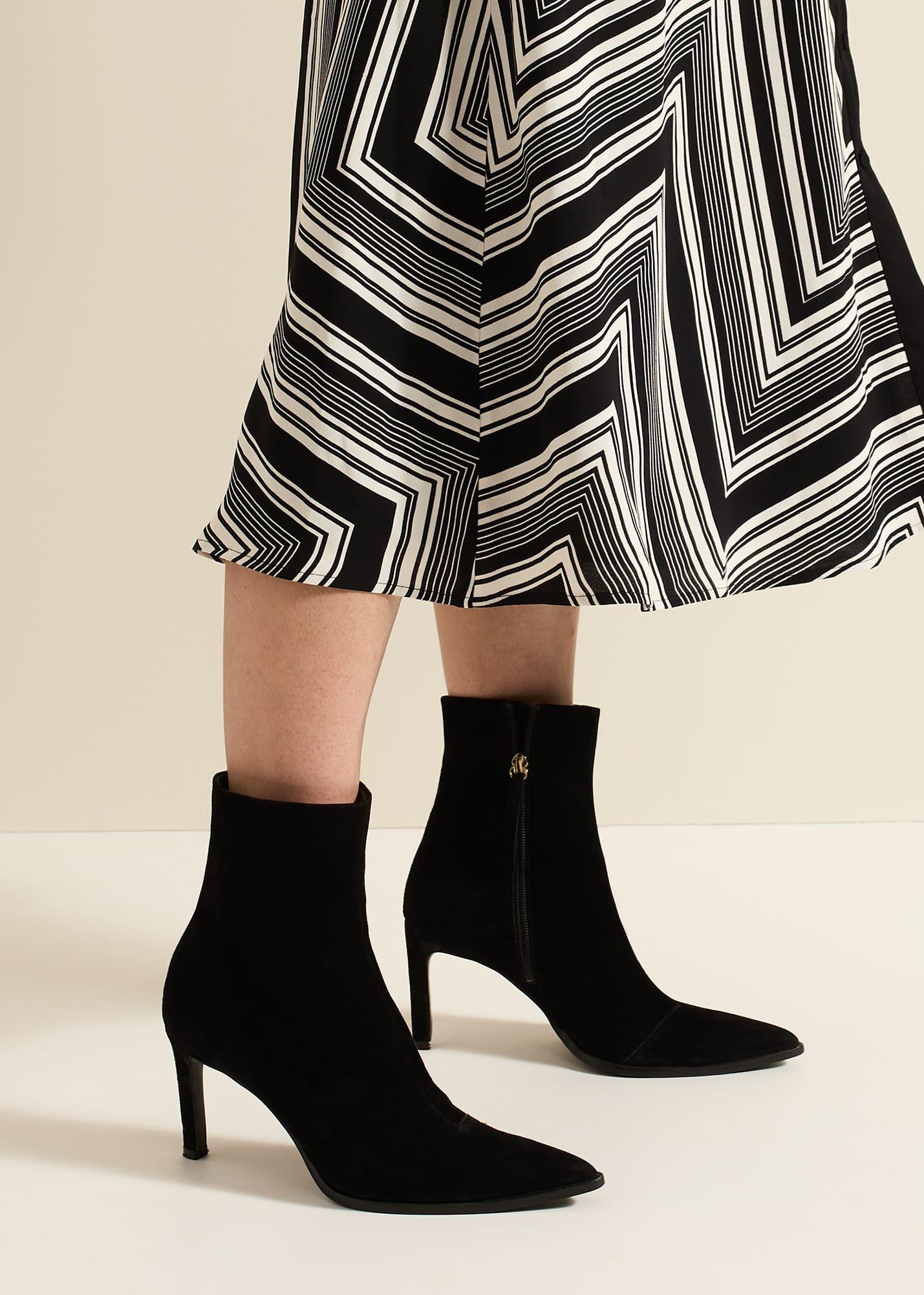 Black Suede Ponited Heeled Boots
