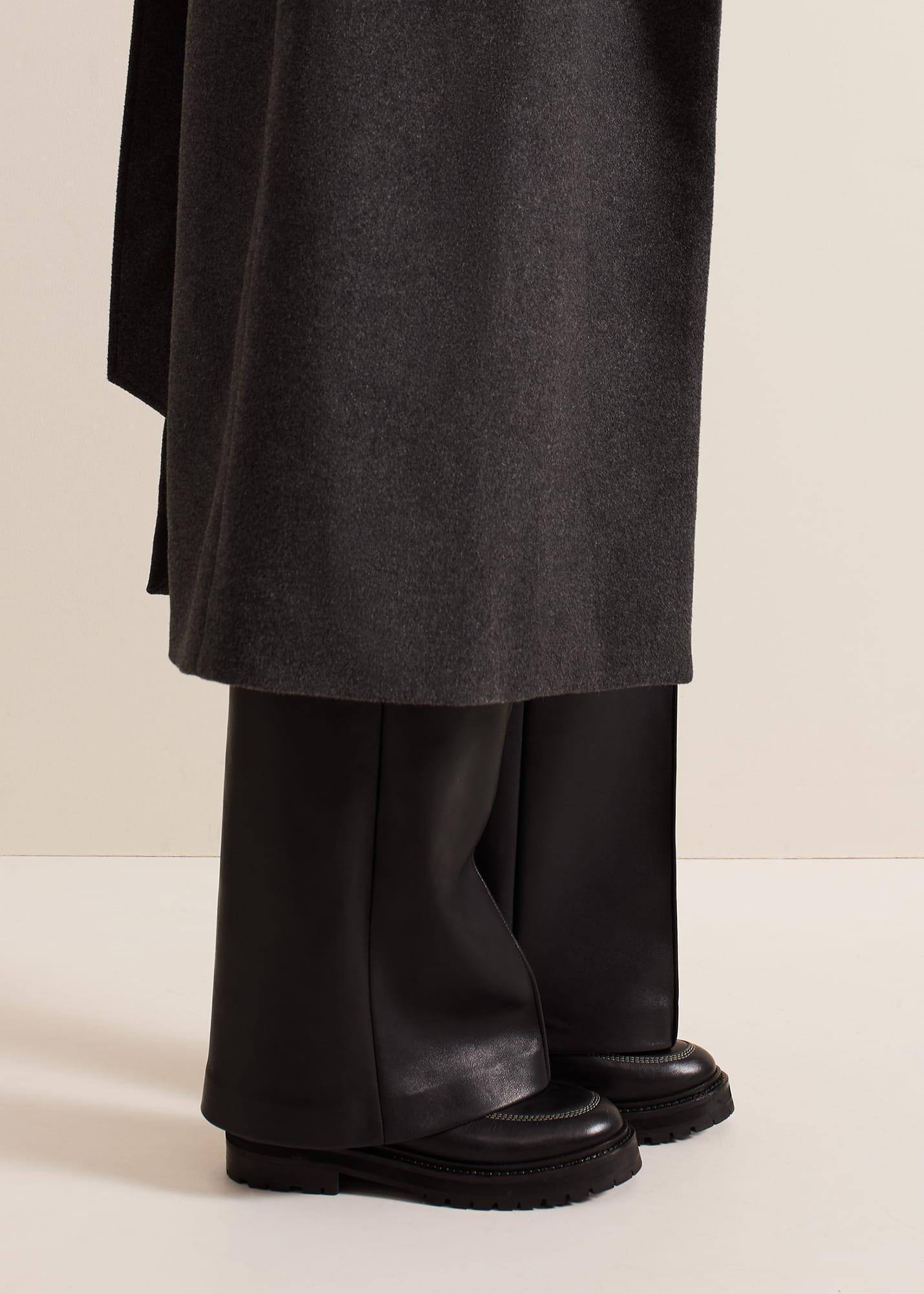 black-feature-stitch-chunky-chelsea-boot